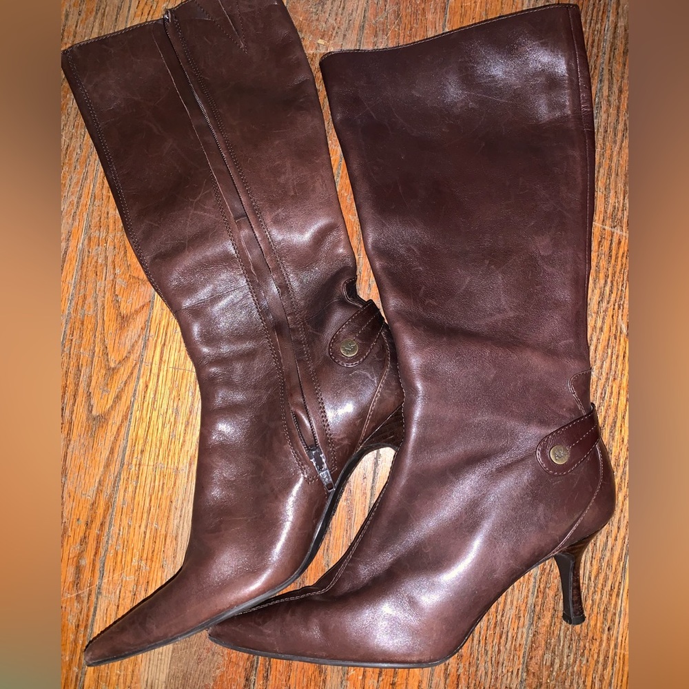 Brown leather kitten heel boots (size: 6)